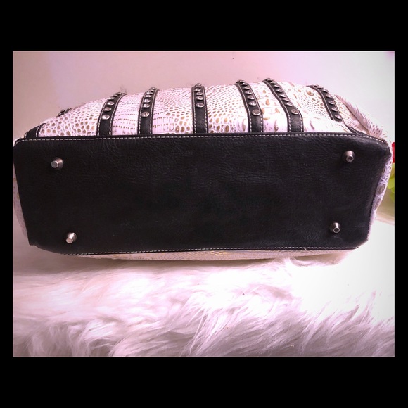 ☘️LARGE BLACK AND WHITE RHINESTONE EMBELLISHED BAG - Picture 5 of 8